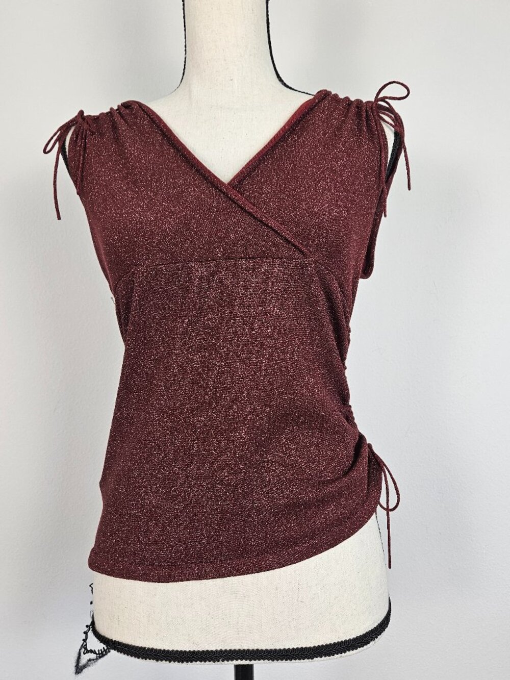 Nine West  Women's Cross Front Top Cinnabar V-neck Size Medium